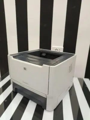 Hp laserjet 2015 طابعة ليزرية مستعملة اسود مع علبة حبر جديدة بحال الوكالة لون ابيض بدون صفار