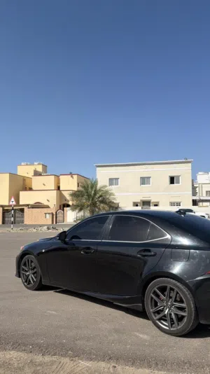 للبيع لكزس is200t 2016