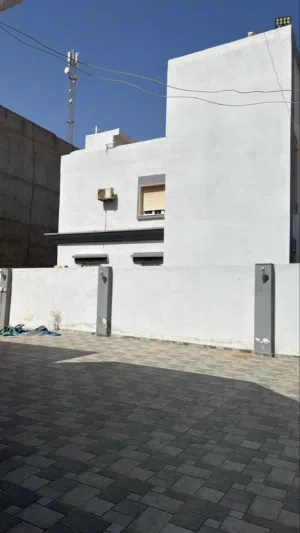 عقار استثماري للبيع  طريق المطار علي الرئيسي