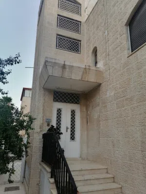 فيلا للبيع  الجاردنز على شارعين مع منسوب من المالك