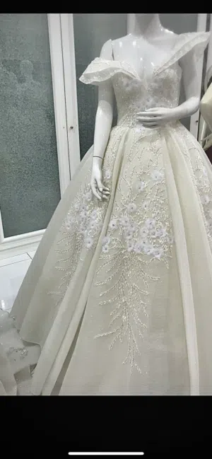 Weddings and Engagements . OS . Beige . Used0