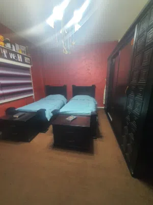 غرفة نوم شبابية سريرين منفصلين خشب لاتيه غرفة نوم شبابية سريرين منفصلين خشب لاتيه