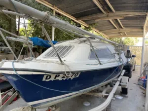 زورق شراعي ( Hunter Sailboat ) + محرك هوندا 9.9 HP فور ستروك 2023 للبيع