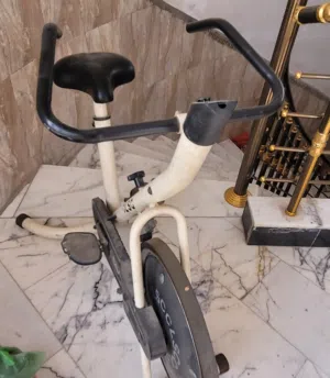 بايسكل رياضي ثابت مستعمل نظيف
