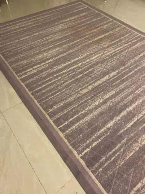 سجاد بحالة جيدة قياس 2x3 متر