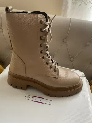 جزمة جديده من 5th avenue مقاس 40