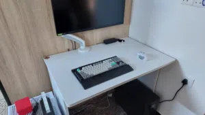 طاولة مكتبية بيضاء للبيع