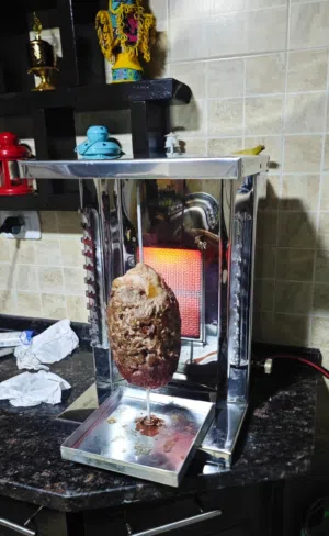 معدات مؤكدا ومطبخ