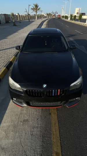 بي ام F10 مكياج M سياره متشكي من شي سياره شبابيه رياضيه