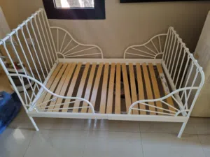 For Sale extendible Bed (White) للبيع سرير أبيض