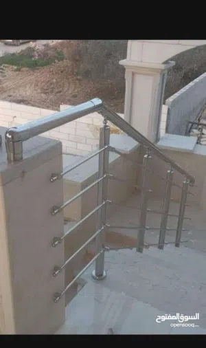 ( حجيرللسيكوريت )  زجاج سيكوريت:الأمان والأناقة في آن واحد.   لحماية فائقة ومظهر عصري لمنزلك أو عملك