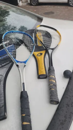 عدد  2     squash.  مضرب