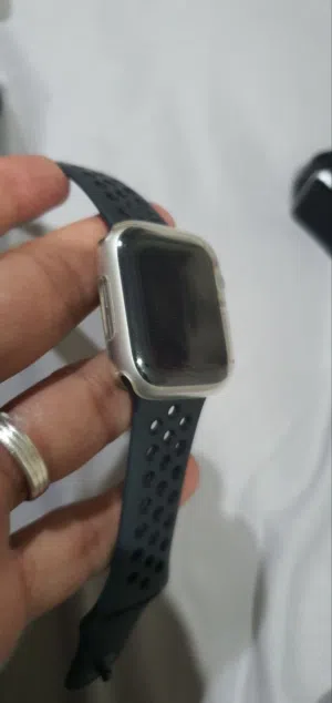 Apple watch series 4 40mm ساعة ابل الاصدار الرابع