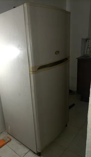ثلاجة للبيع
