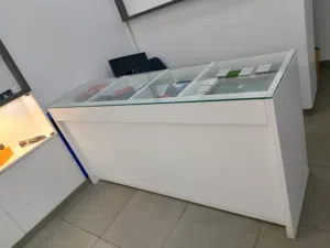 بنك و فترينا محل