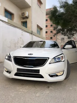 كيا كادينزا بحال ممتاز نص فل من غير حوادث بدون عيوب