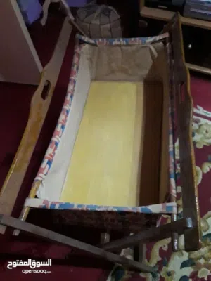 سرير اطفال هزاز اثري