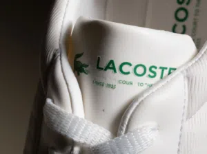 LaCoste Sneaker SV57 ( مخزن 127 ) ضمان لمدة عام كامل   حذاء سنيكر لاكوست مناسب للخروجات والمهام