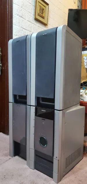 للبيع مسرح منزلي سوني وكاله مضمون وصوته قوي جدآ وعادها نضيف كرت بسعر 60000الف