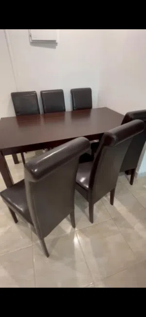 طاولة سفرة ماليزي بحاله ممتازه جدا للبيع