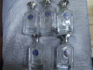 أبحث عن قناني عطر فارغة (قناني) مع العلب