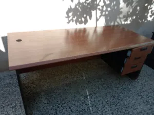 2 مكاتب مكتبية مستعملة للبيع