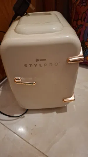 للبيع ثلاجه صغيره