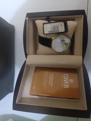 ساعة من سويسرية جديدة