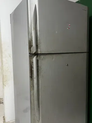 ثلاجة كبيرة بحالة جيدة