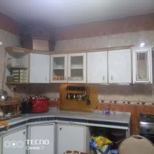 خزانت مطبخ 5ابواب بحالة ممتازة   عرض 223طول 65