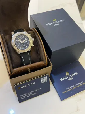 للبيع: ساعة Breitling Avenger Chronograph 45 والأصلية