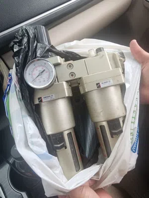 وحدة معالجة وتنظيم هواء كمبروسر FRL مقاس AW5000-10 نظيفة جداً