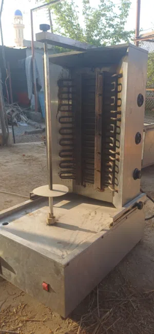 طباخة ومكينة شوارما وقلاية وصاج