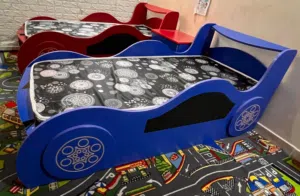 سريرين تفصيل بتصميم سيارات BMW للبيع
