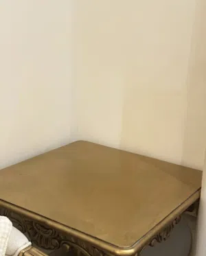 طاولات ذهبيه للبيع