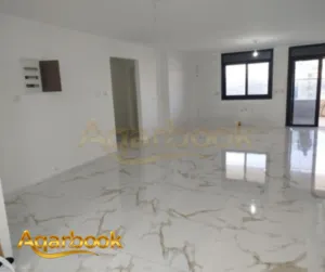 شقة للبيع بإطلالة جميلة وموقع هادئ  عين مصباح – قرب وزارة الحكم المحلي