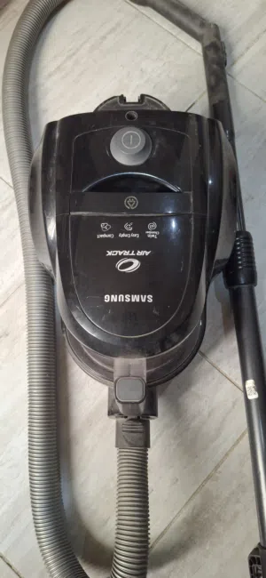 samsung air track vaccuum cleaner.. less used. good condition