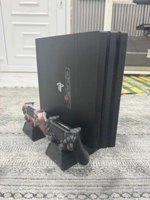 للبيع ps4 مع مبدر و جهازين