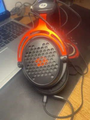 مستعمل بحالة (وكالة ) headset  ( RedRagon )  صوت محيطي    جميع المواصفات تحت مايك وصوت صافي