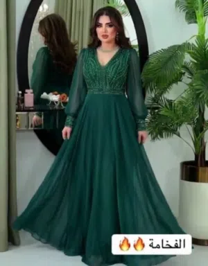 فستان سهرة مرتب ...للبيع استعمال مرة واحدة فقط ...لونه اخضر غامق ...قياس لارج مطلوب سغر فيه 25 دينار