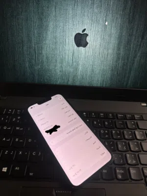 iPhone 13 : /