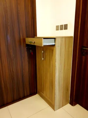 Wooden shoe rack خزانة الأحذية