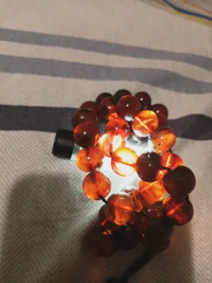 مسبحة قديمة من الكهرمان الأحمر