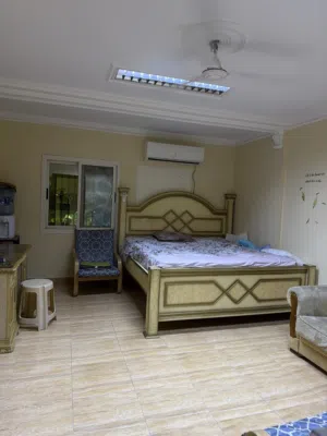 Neat and clean room. Very big room