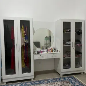 خزانة مع تسريحة