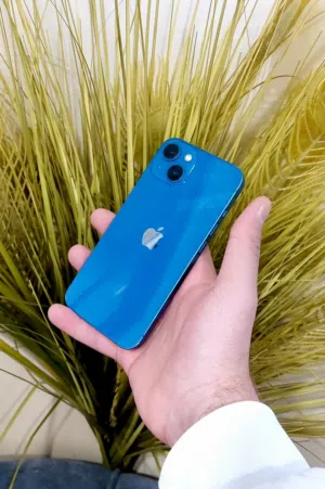 آيفون 13 مش مفتوح ولا مصلح لقطة بحالة ممتازة 256 g مش 128 مع كفر ابل الأصلي ولزقة اصلية priv