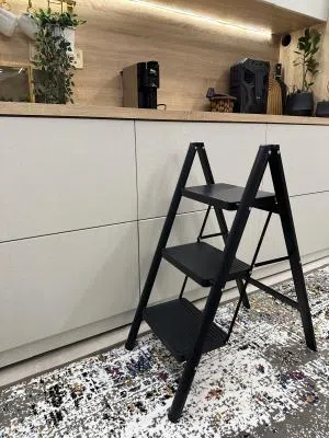 سلم معدني منزلي 3طوابق يتحمل وزن 150كجم