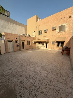 بيت للإيجار في مدينه عيسى يصلح حق عائلتين