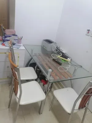 طاولة و كراسي