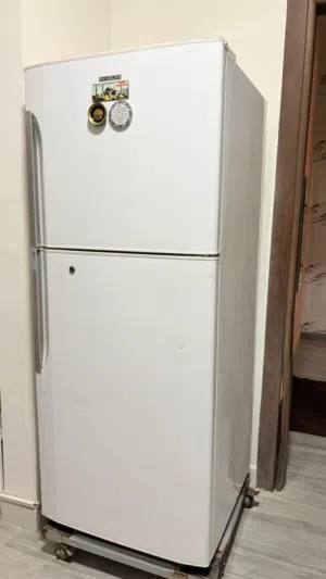 ثلاجة للبيع